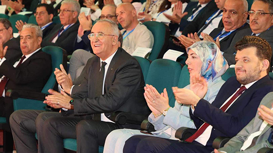 Lundi 03 juin 2024 le service de paiement instantané et interbancaire par téléphone portable (Switch Mobile) a été lancé au Ministère des finances  par la présence du Monsieur le ministre des Finances, Laaziz Fayed, Monsieur le ministre de la Poste et des Télécommunications, Karim Bibi Triki, Monsieur le ministre de l'Économie de la connaissance et des Startups, Yassine Mahdi Walid, ainsi que Monsieur le conseiller du président de la République chargé des finances, des banques, du budget, des réserves de change et des marchés publics, Mohamed Boukhari,Madame la haut-commissaire à la numérisation, Meriem Benmouloud, Monsieur le gouverneur de la Banque d'Algérie, Salah Eddine Taleb, Madame la présidente du Conseil économique, social et environnemental national, Rabéa Kharfi, ainsi que Monsieur le président du Conseil national de l'économie renouvelée algérienne, Kamel Moula. Ce service permet aux clients des banques actives sur le marché, ainsi qu'aux clients de la Poste algérienne d'effectuer des opérations de paiement et de transfert d'argent de manière instantanée et interbancaire en utilisant le code QR. Le lancement de ce service marque une deuxième étape dans le processus de modernisation et de développement des modes de paiement, via la garantie de l’interopérabilité et l’interbancarité des banques et d’Algérie poste 